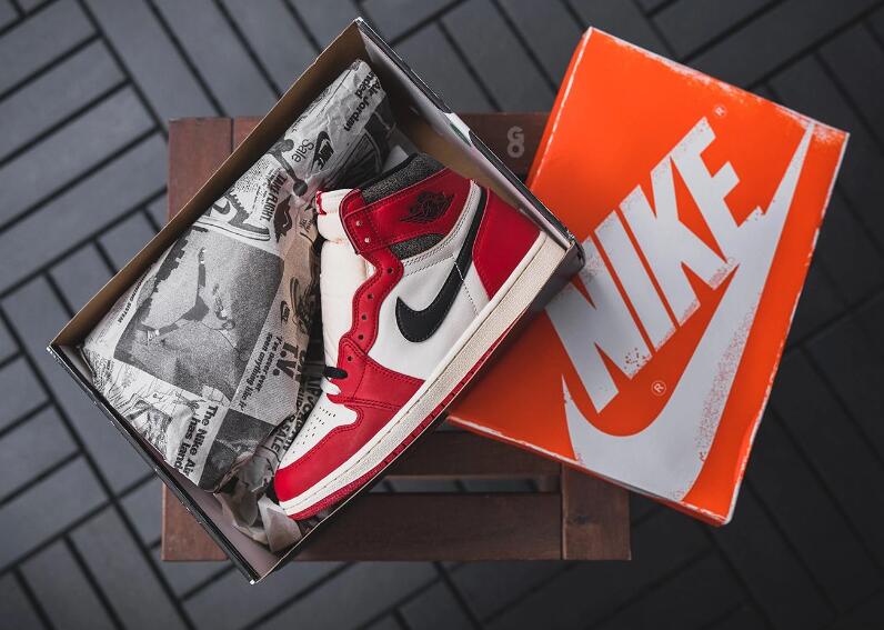 Air Jordan 1 Retro High OG Chicago Lost Found